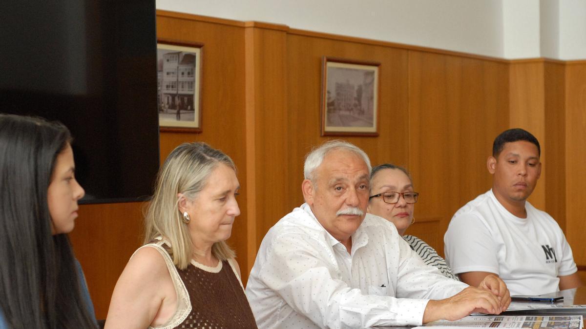 Jhoana González, Amalia Goldar, Manuel Pérez, Leovelys Camba y Ronny Vázquez en la presentación.