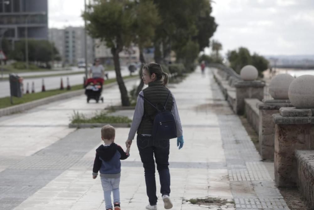 Coronavirus en Mallorca: Los niños disfrutan de sus primeras horas de libertad en las calles de Mallorca