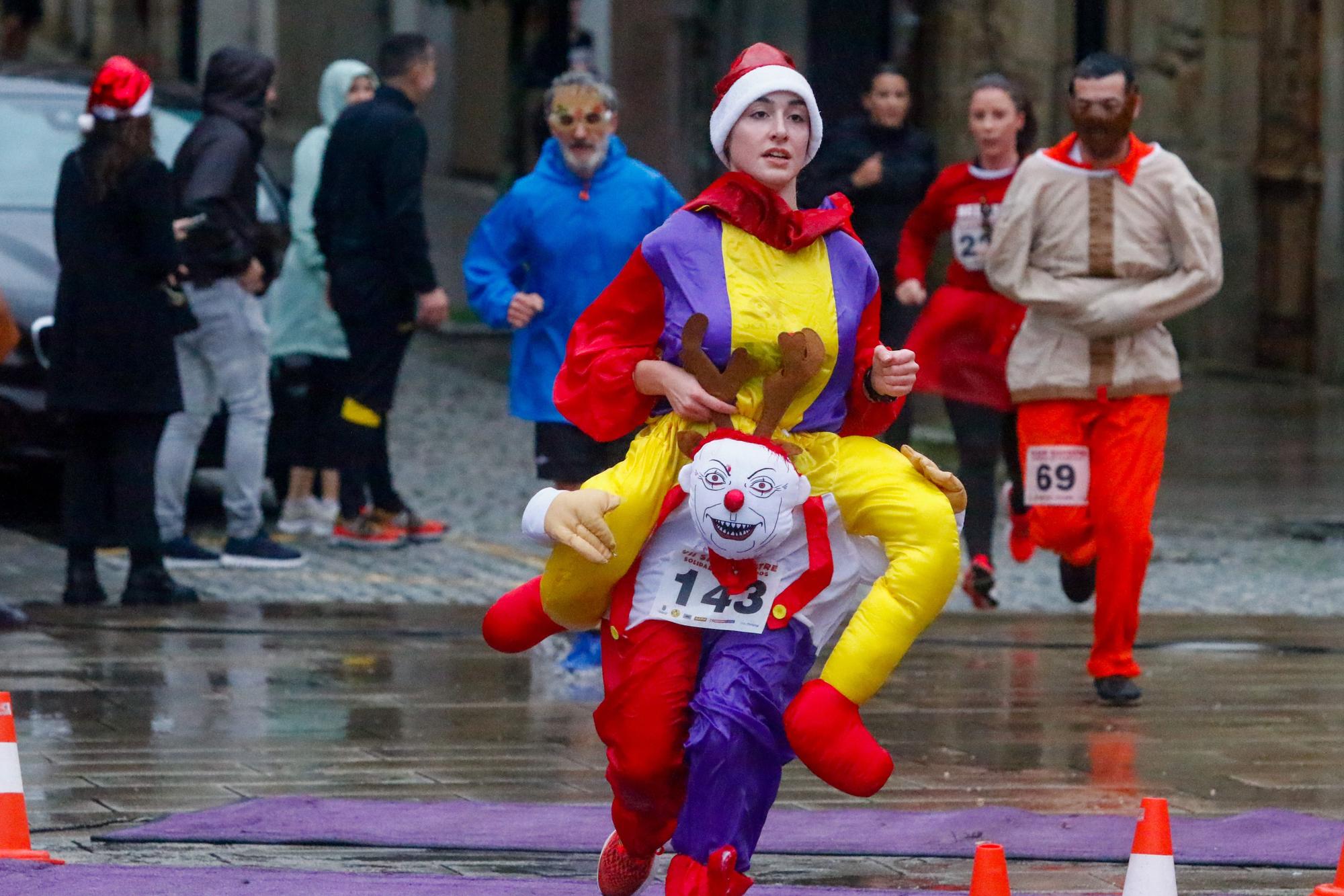 Más de 200 valientes hacen posible la recuperación de la San Silvestre de Cambados