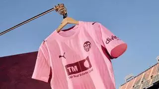 El Valencia CF se apunta al rosa para su tercera equipación
