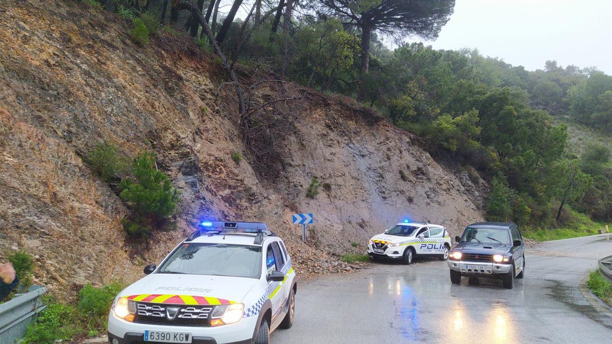 Las intensas precipitaciones no causan incidencias graves aunque continúa cortado el Camino de Los Pedregales entre Casares y Estepona