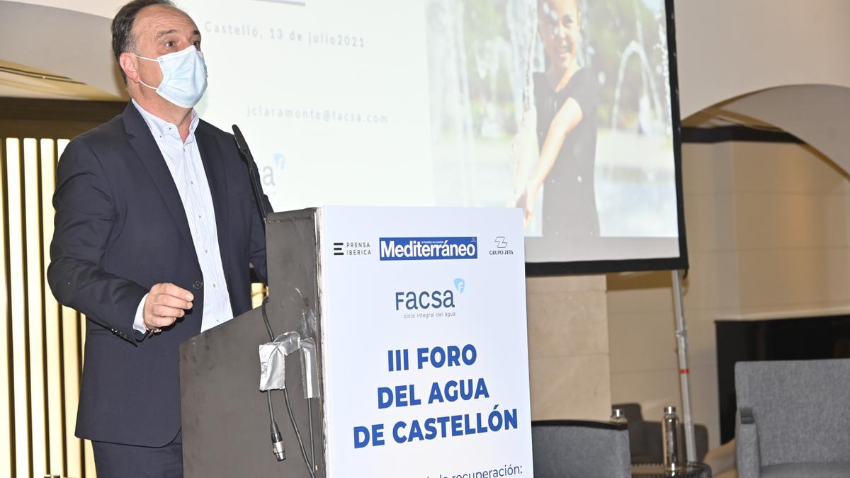 El director general de Facsa, Jose Claramonte, durante su exposición en el III Foro del Agua de Castellón