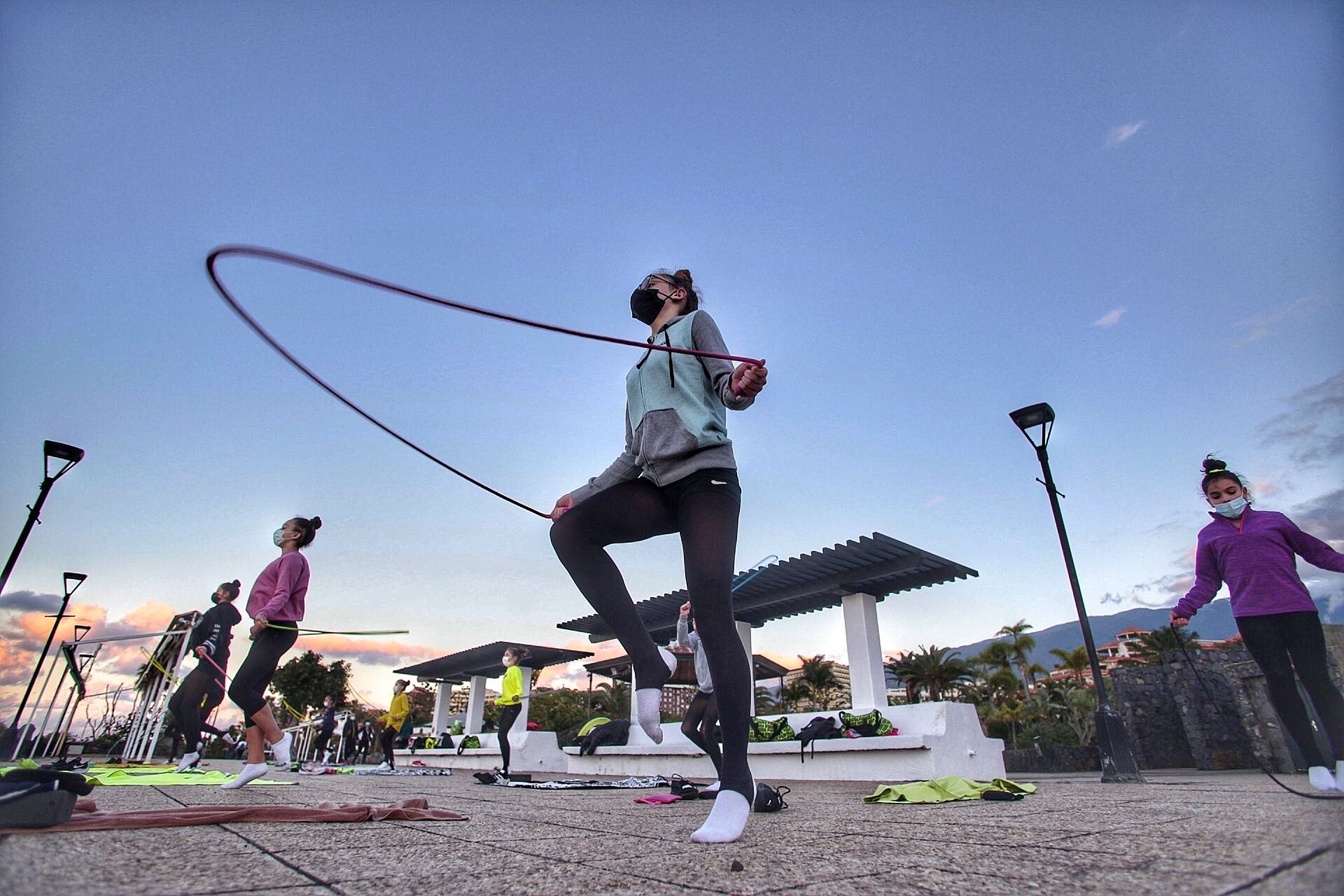 Gimnasia Rítimica: Club Intara de Los Realejos ensayando en Playa Jardín