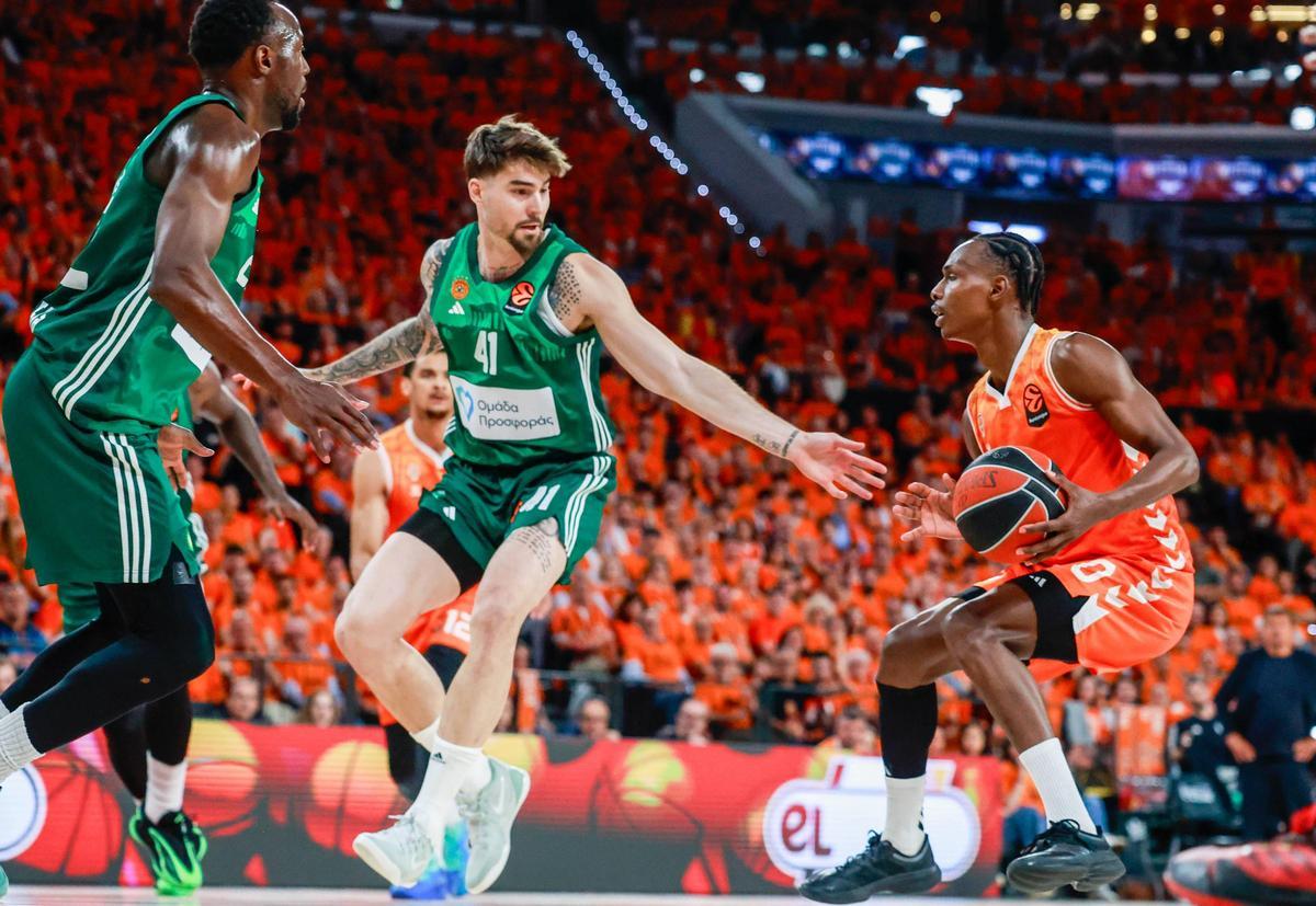 Brancou Badio, de nuevo clave tras descansar ante el Baskonia el domingo.