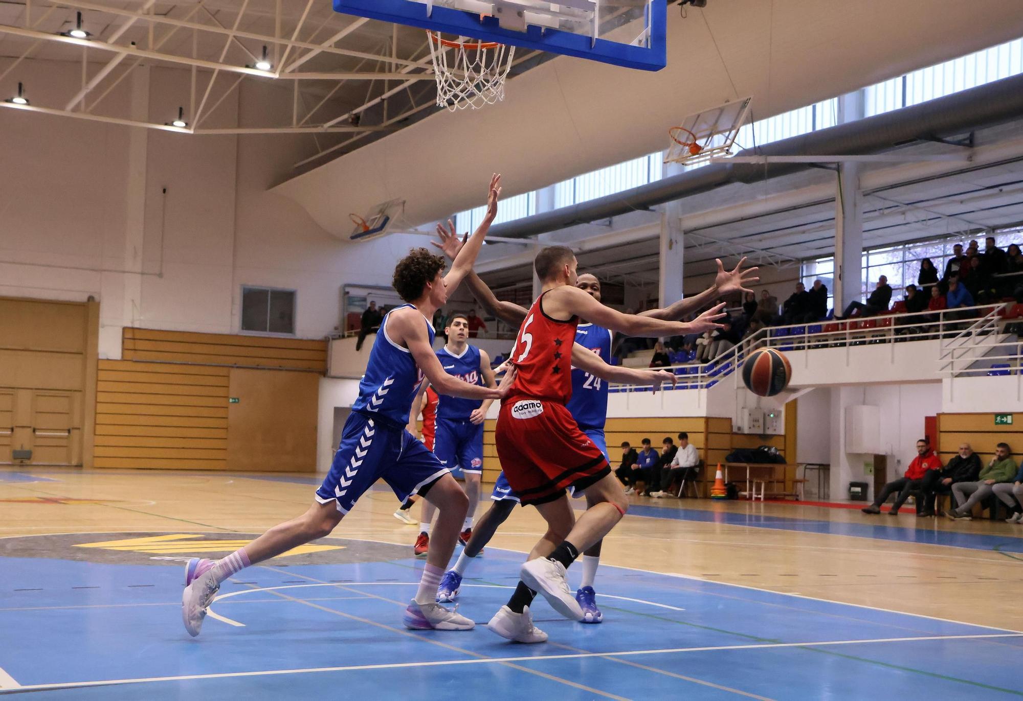 Imatges del Grup Via CB Artés - UB Sant Adrià de la Copa Catalunya masculina