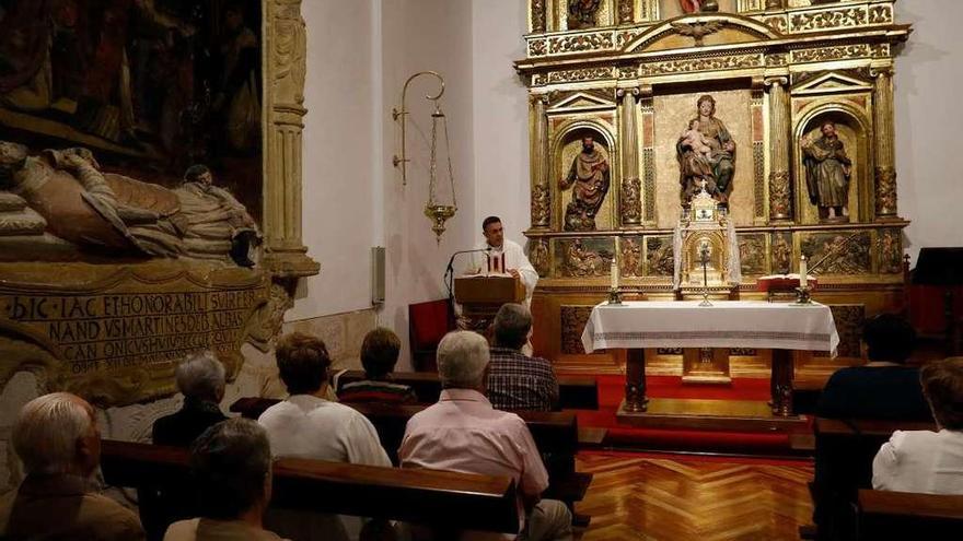 Eucaristía celebrada ayer con motivo de la fiesta de la dedicación de la Catedral.