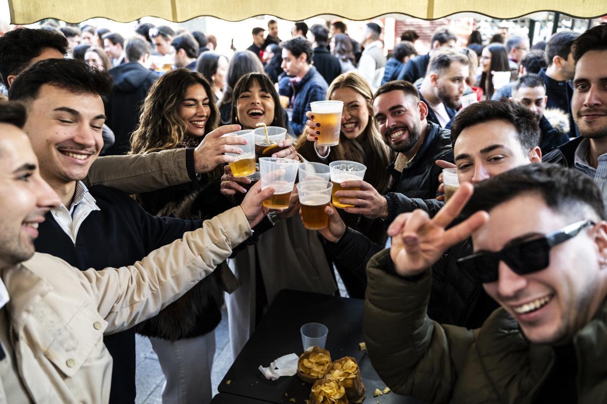 Fotogalería | Búscate en las cañas de Nochebuena de Cáceres