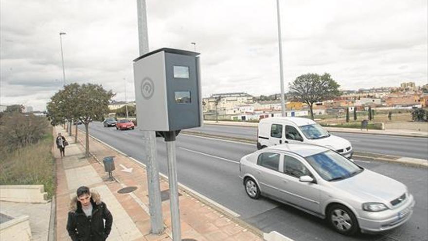 El radar del Puente Real de Badajoz pilla a un conductor a 116 kilómetros por hora