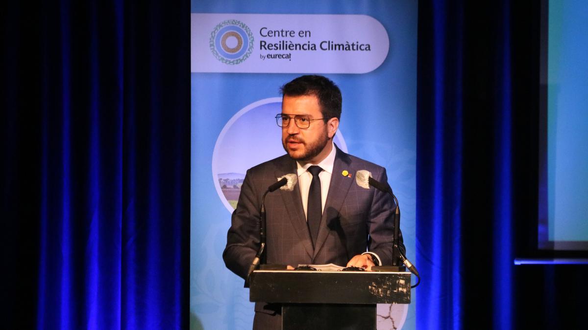 Pla mitjà del president de la Generalitat, Pere Aragonès, en la presentació a Amposta de nou Centre de Resiliència Climàtica