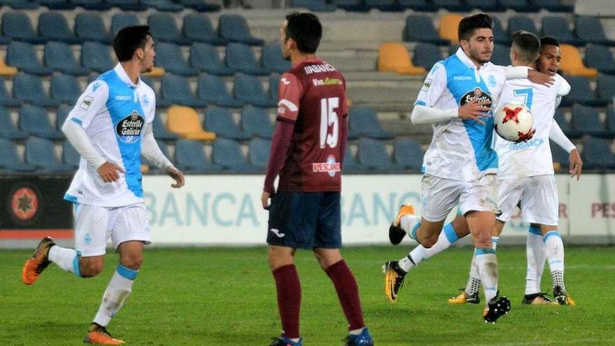 Los jugadores del Fabril celebran el gol de Jardel, que supuso el empate a uno.