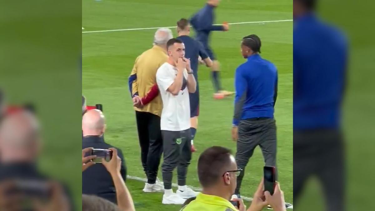 ¡Locura Casadó! El jugador con alma de capitán no dudó en ir a celebrar la Liga con los aficionados... ¡En Canaletes!