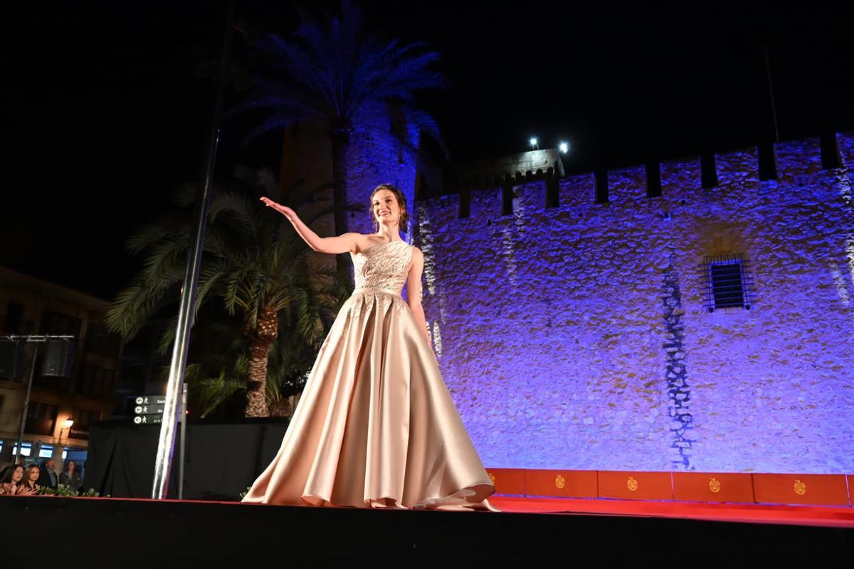 Las candidatas a Reina de las Fiestas de Elche brillan en una gala renovada en Traspalacio Las candidatas a Reina de las Fiestas de Elche brillan en una gala renovada en Traspalacio