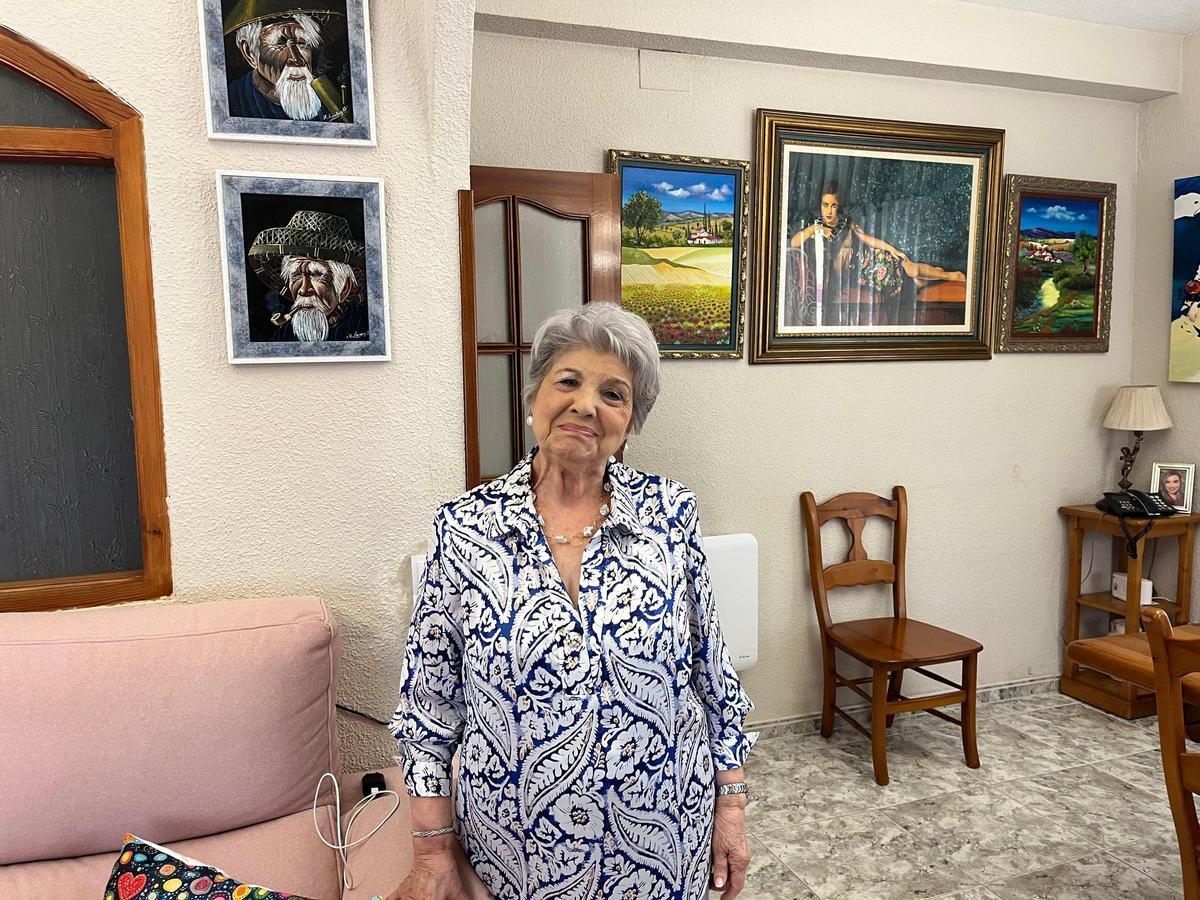 María, la artista toledana de 90 años que pasó de pintar a escondidas de madrugada a llenar salas