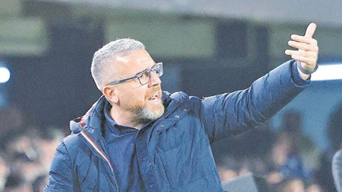 Javi Rey, entrenador del FC Cartagena, en una imagen del derbi ante el Real Murcia