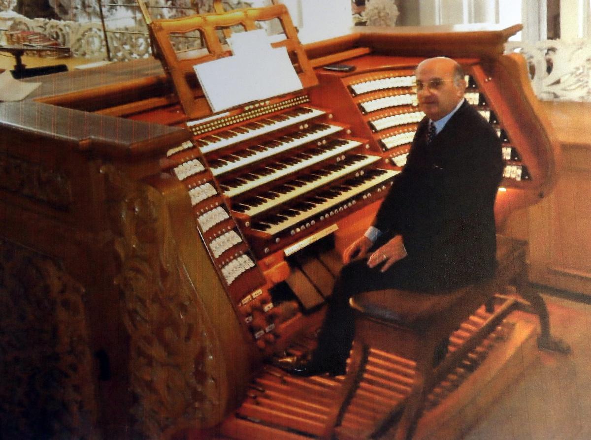 En Passau, en 2007, a los teclados del órgano más grande de Europa.