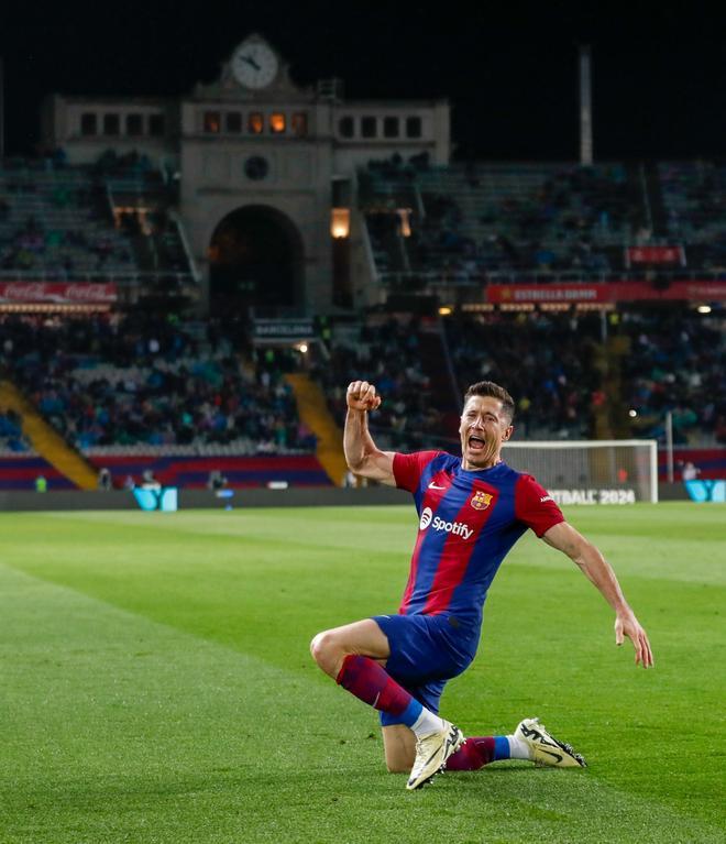 FC Barcelona - Valencia CF, el partido de la jornada 33 de LaLiga EA Sports, en imágenes.