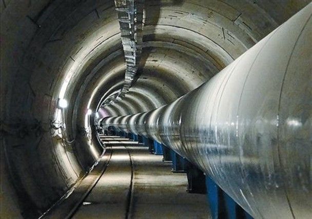 Conducción de ATLL en el túnel Trinitat-Fontsanta, de ATLL.