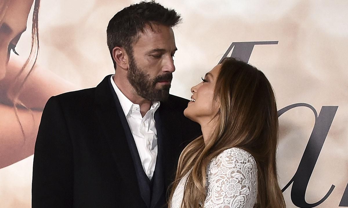 Ben Affleck y Jennifer Lopez, muy cariñosos en la premiere de 'Cásate conmigo'