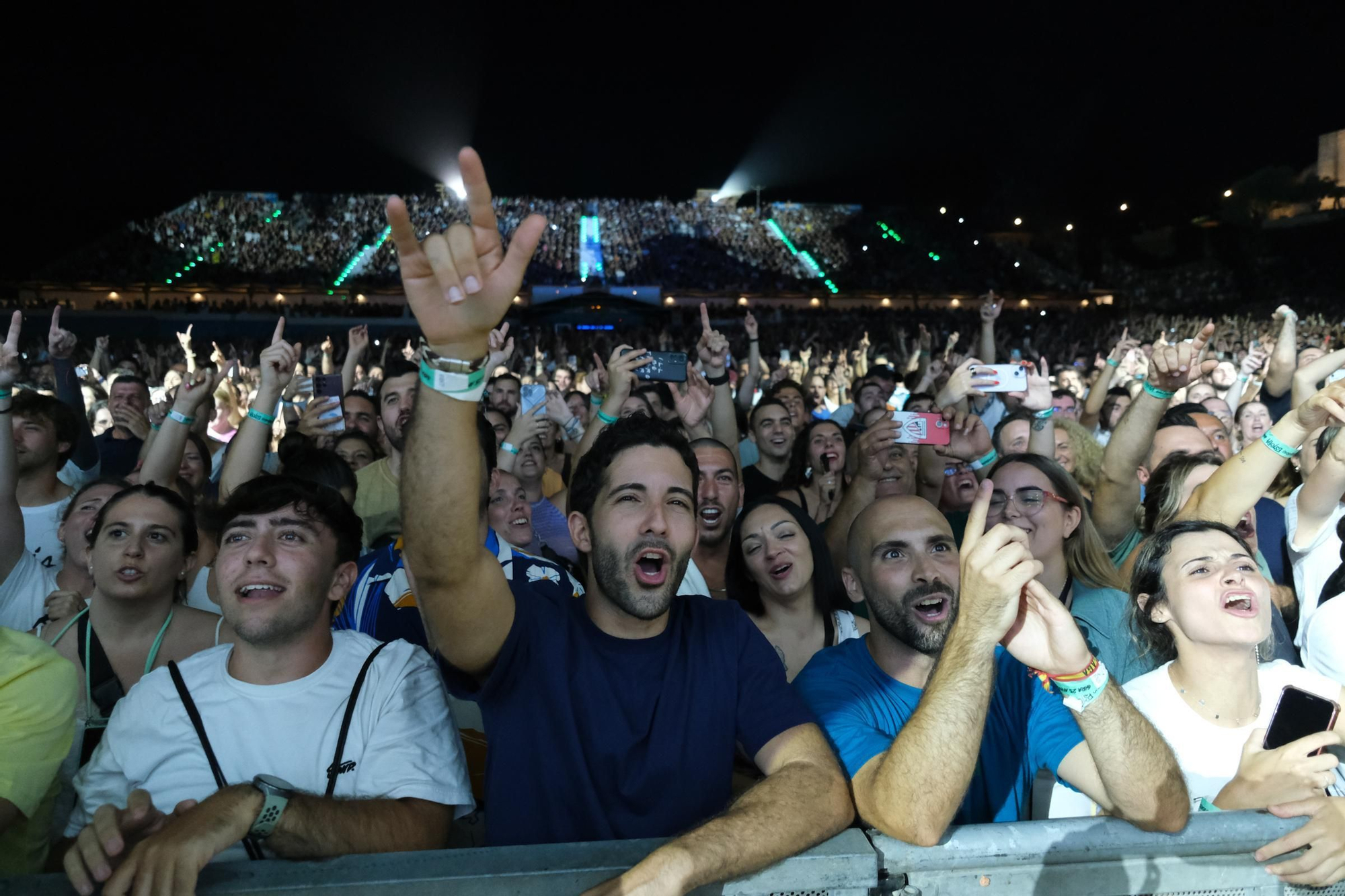 Momentos del concierto de los hermanos Muñoz (Estopa) en el recinto Marenostrum Fuengirola