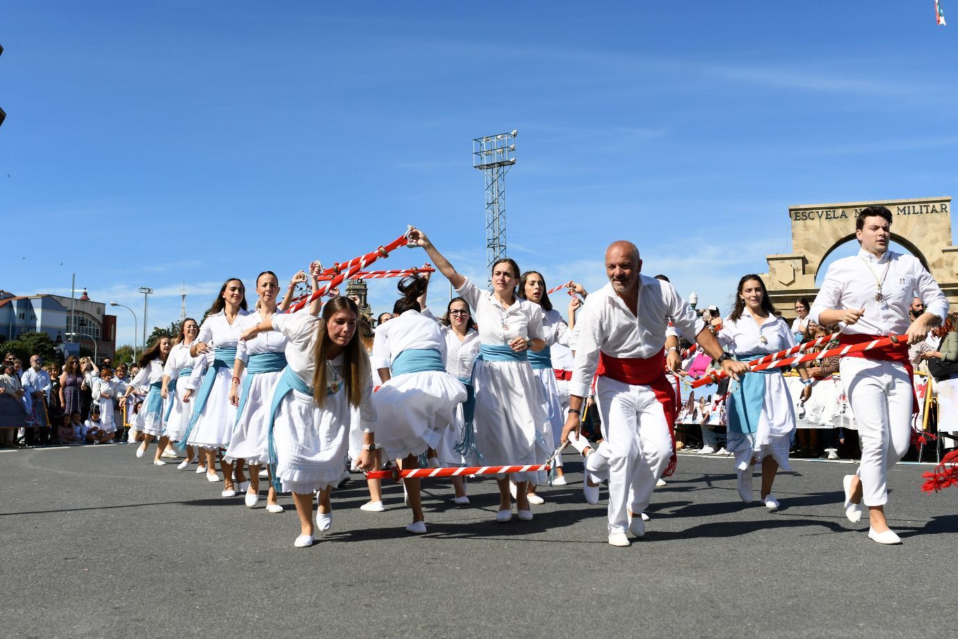 La Danza de Espadas de Marín rompe con dos años de pandemia