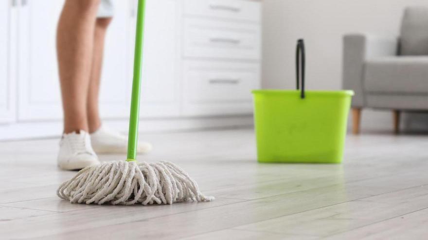 Trucos caseros para limpiar la tapicería de tus sofás y sillas - Levante-EMV