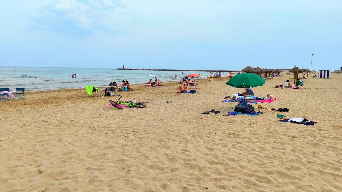 La localidad cuenta con más de 2 kilómetros de playas avaladas con el reconocimiento de la Bandera Azul, concedida este año pro primera vez a la del Grau.