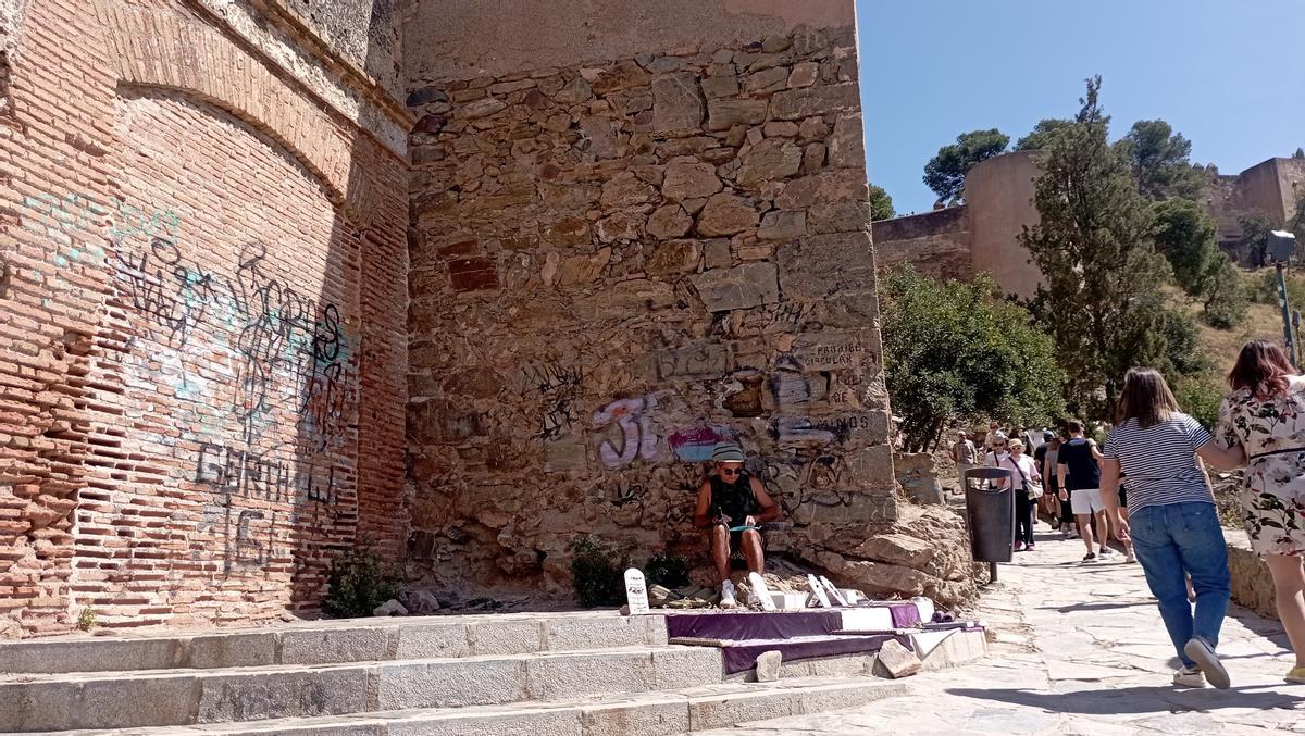La coracha terrestre, una de las zonas más castigadas por los vándalos con pintadas de años.