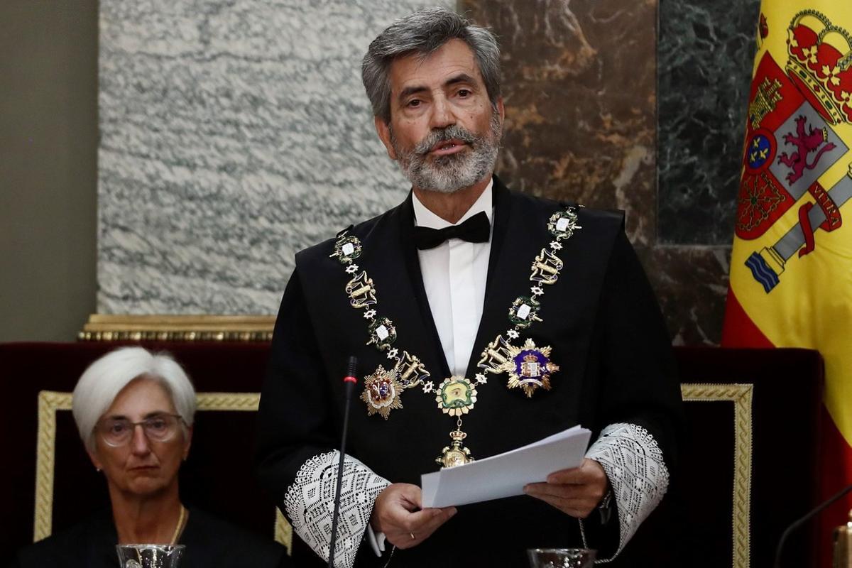 09/09/2019 El presidente del Consejo General del Poder Judicial (CGPJ), Carlos Lesmes, junto a la fiscal general del Estado, MarÃ­a JosÃ© Segarra (i), durante su intervenciÃ³n en el acto de la apertura del aÃ±o judicial que preside el rey Felipe VI este lunes en el SalÃ³n de Plenos del Tribunal Supremo.