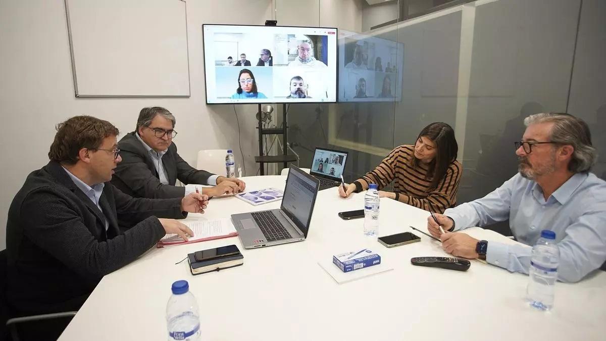 Los miembros del Consejo Mediterráneo de Girona, reunidos de forma presencial y virtual
