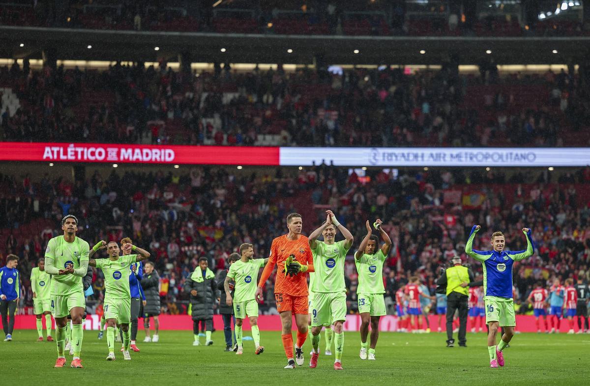 Flick y los jugadores lo celebraron por todo lo alto en el césped del Metropolitano Flick y los jugadores lo celebraron por todo lo alto en el césped del Metropolitano