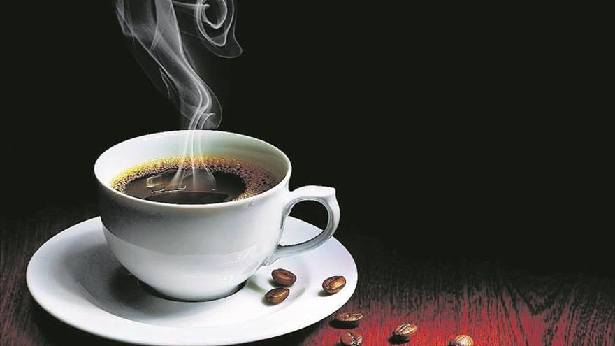 Tomar café no aumenta el riesgo de deterioro físico en los mayores