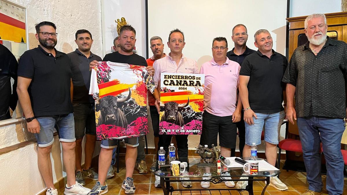 Presentación del cartel y la camiseta