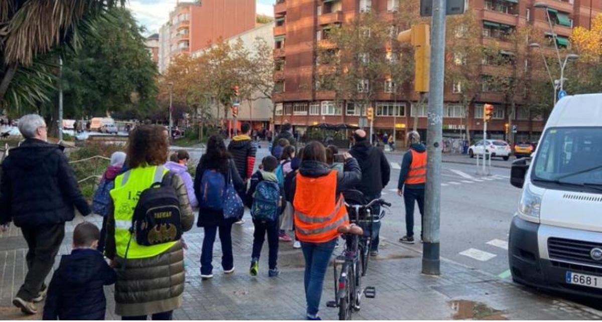 El Bicibús ja té un ‘germà petit’: el Camí Bus s’estrena a l’Eixample de Barcelona