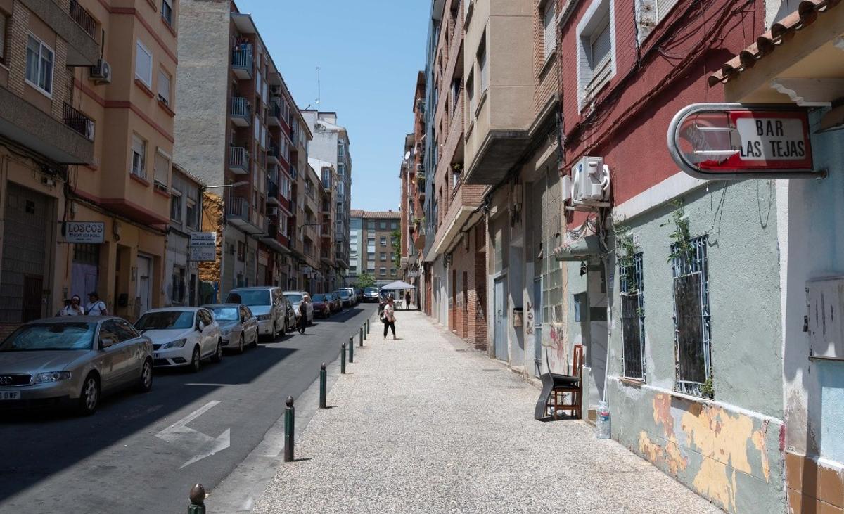 Las calles sin arbolado como las de Torrero favorecen el efecto isla de calor en Zaragoza.