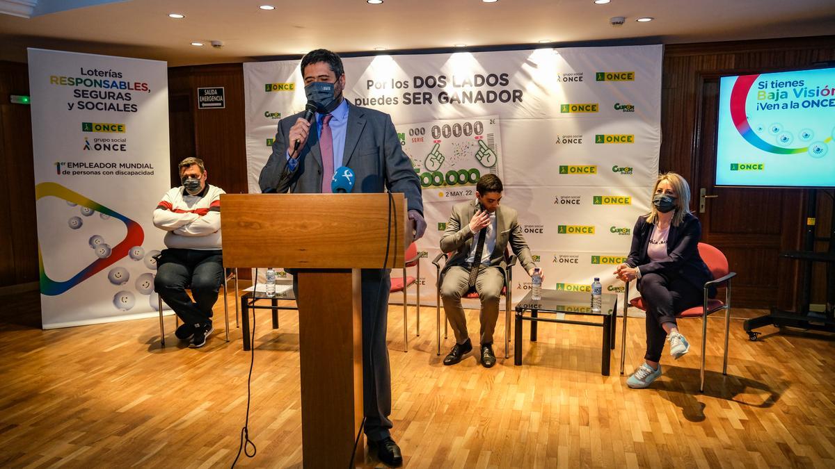 El delegado territorial de la ONCE en Extremadura, Fernando Iglesias, ayer, en rueda de prensa.