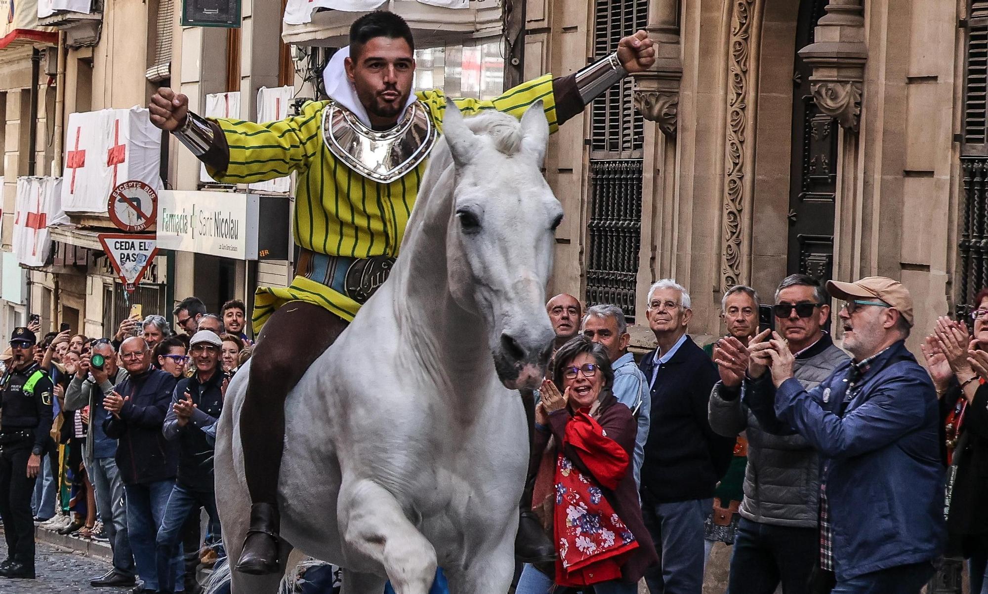 Estalla la batalla en Alcoy