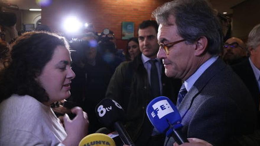 Mas conversa amb una alumne de la Facultat de Dret de la UAM, a Madrid.