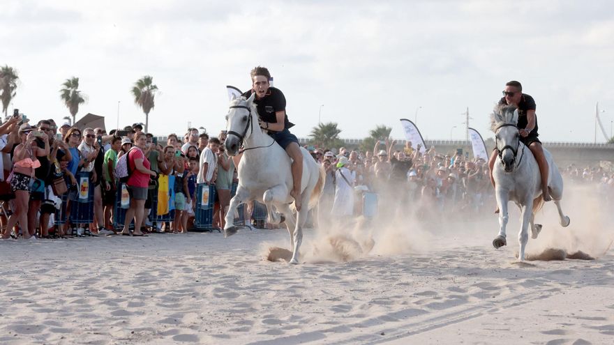 Vuelven las carreras de caballos en la playa de València