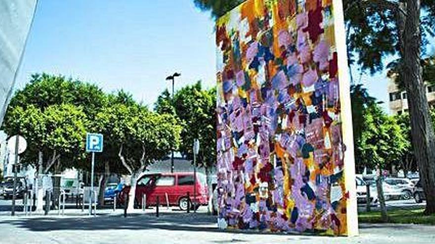 Mural de Silvia Ramacci que muestra los colores característicos de la artista.