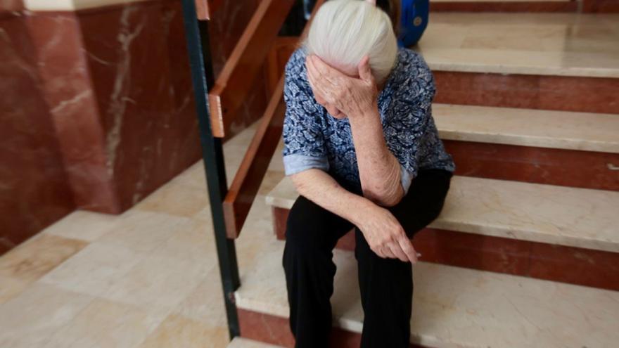 Desahucian a una mujer de 77 años con dos nietos de 13 y 17 años en Alicante