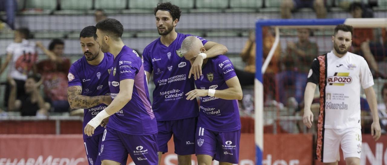 Los jugadores del Córdoba Futsal celebran el gol de Miguelín a ElPozo.