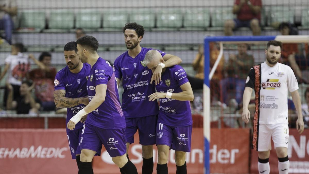 Los jugadores del Córdoba Futsal celebran el gol de Miguelín a ElPozo.