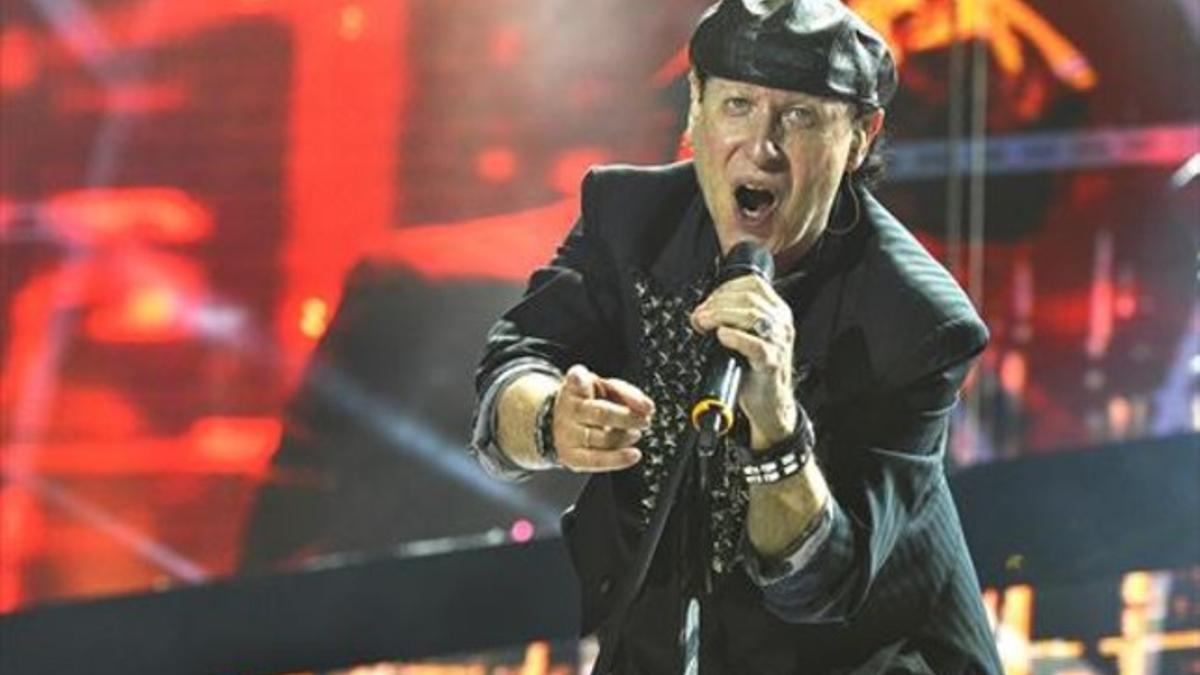 Klaus Meine, el cantante de Scorpions, en pleno concierto.