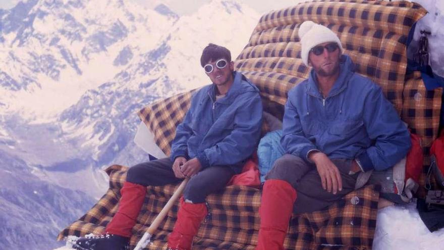 Reinhold y Günther Messner, durante la expedición de 1970.