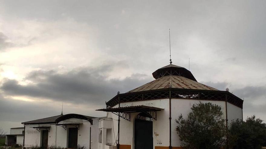 Así es la construcción que viajó desde la Feria de Sevilla hasta un pueblo de Huelva pieza a pieza: sus creadores también hicieron el Puente de Triana