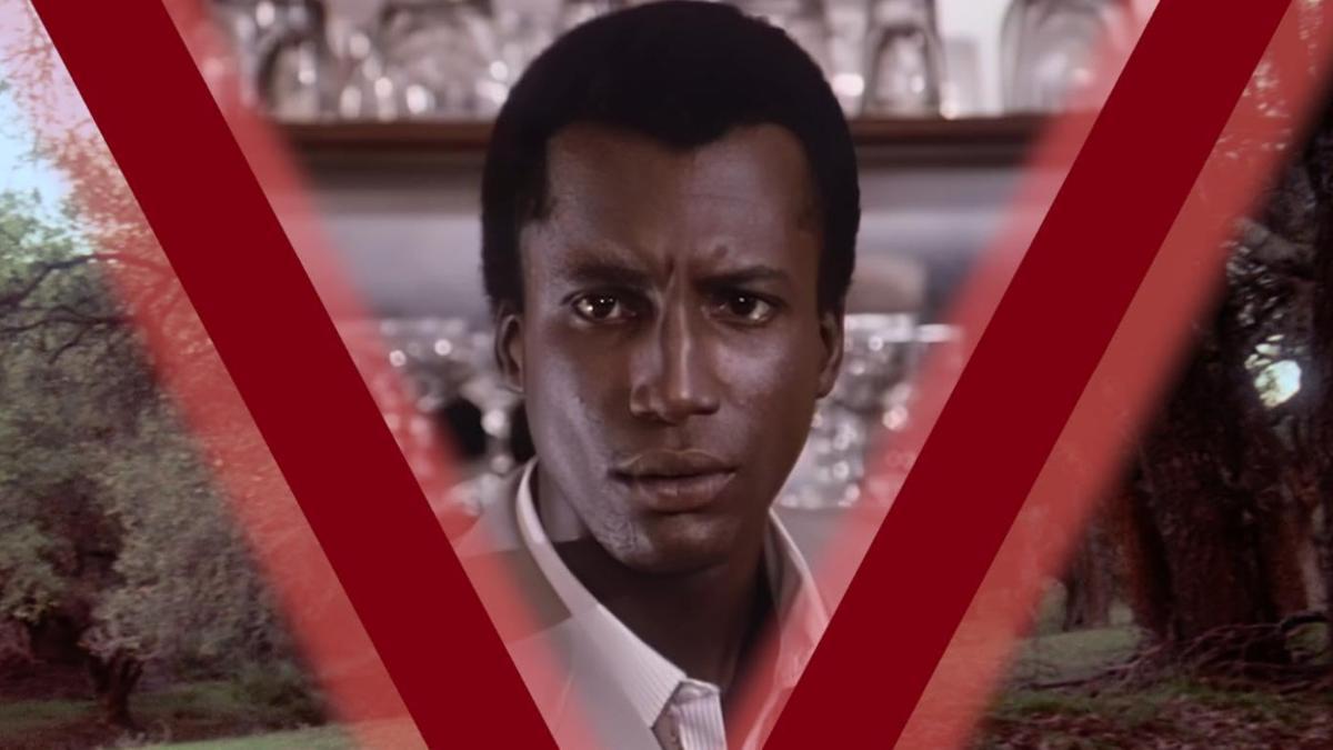 Michael Wright, en la carátula de inicio de la serie de televisión 'V'.