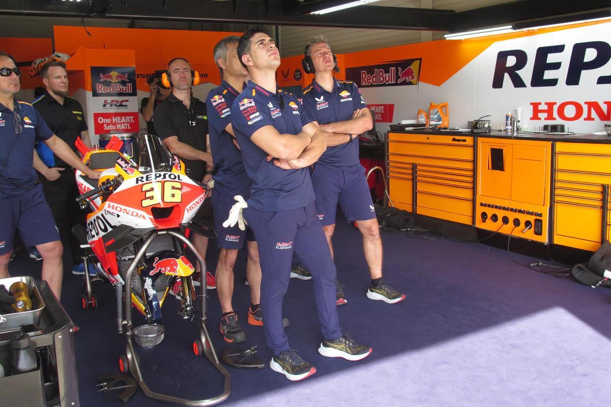 El equipo de Joan Mir tendrá el honor de probar, el próximo lunes, el nuevo chasis que Kalex ha preparado para Marc Márquez. El equipo de Joan Mir tendrá el honor de probar, el próximo lunes, el nuevo chasis que Kalex ha preparado para Marc Márquez.