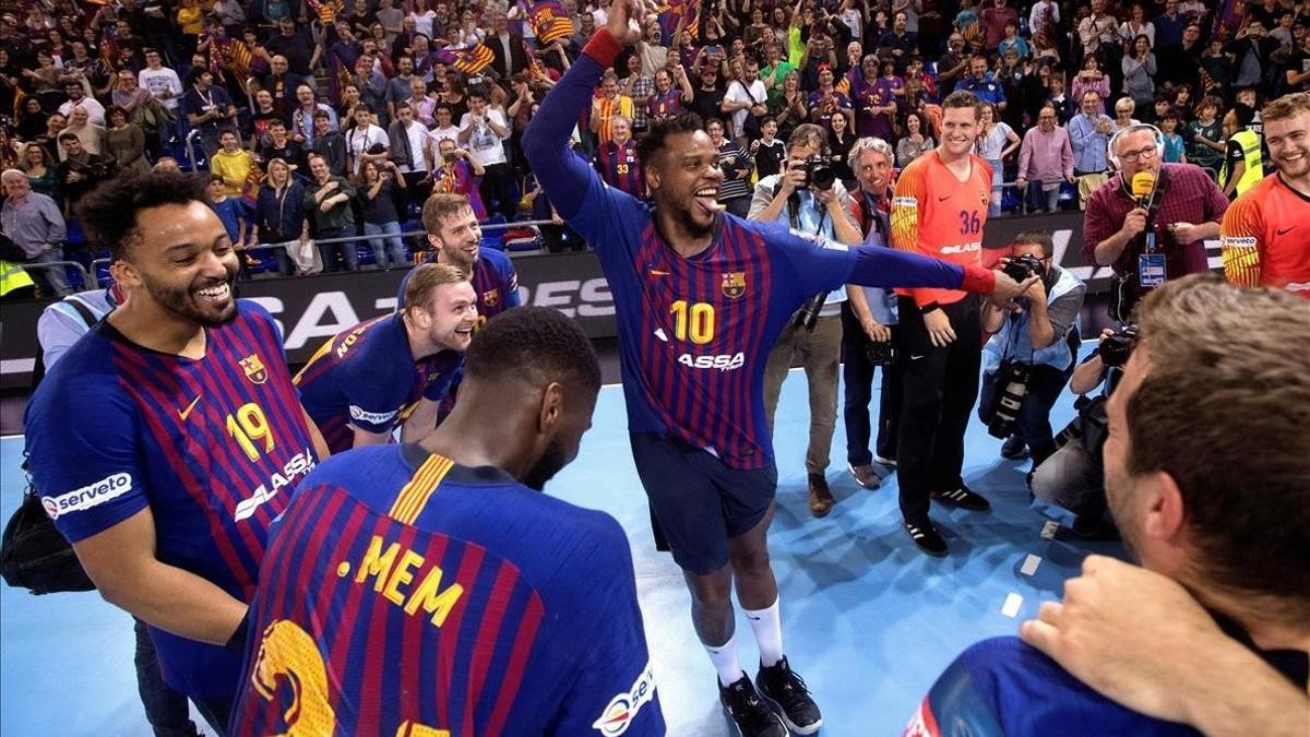 Los jugadores del Barça celebran su clasificación tras superar al Nantes
