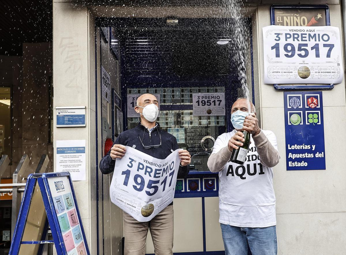 19517 premio de la Lotería de Navidad, imágenes de los premiados