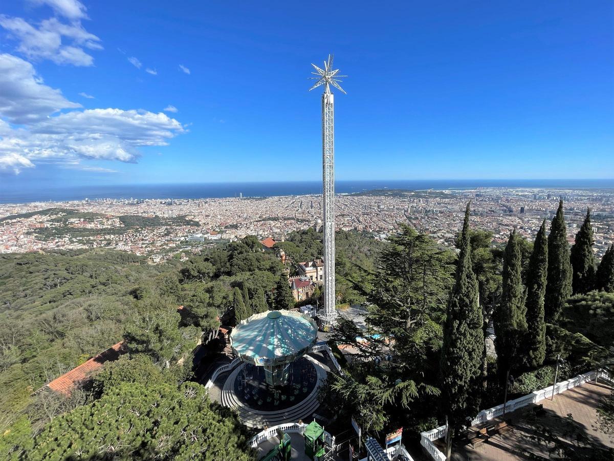 Merlí, la atracción de caída libre del Tibidabo, en Barcelona.